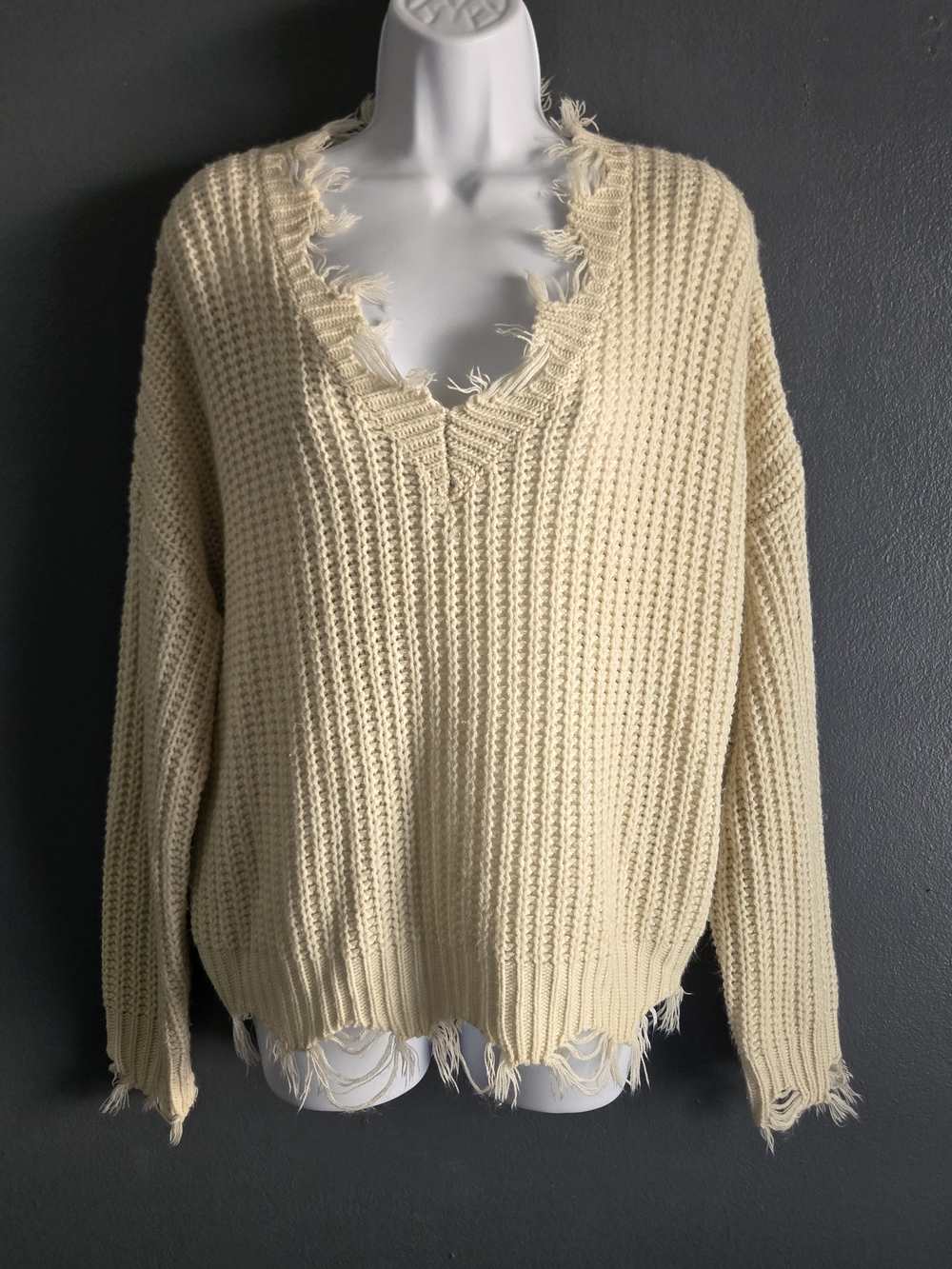 Oversized Distressed V-Neck Soft Indie Cottagecore Cream Sweater M